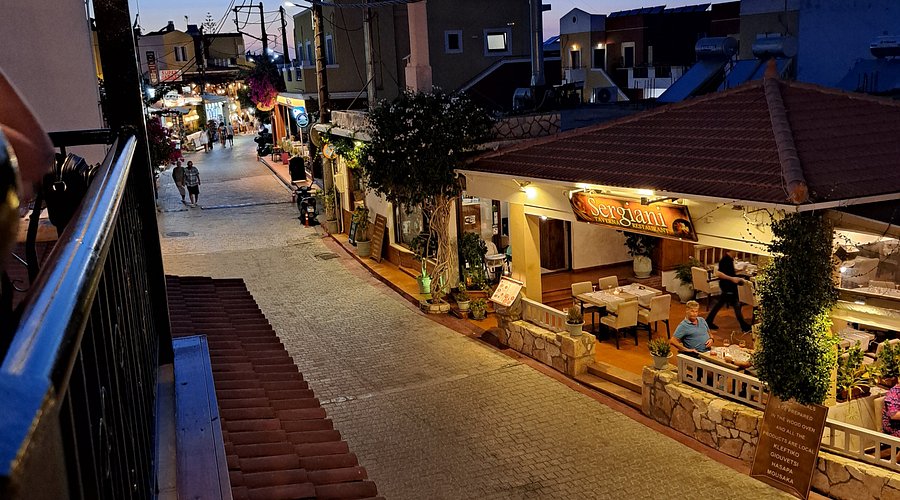 Koutouloufari — hill village ten minutes from Analipsi, perfect for evening dinners